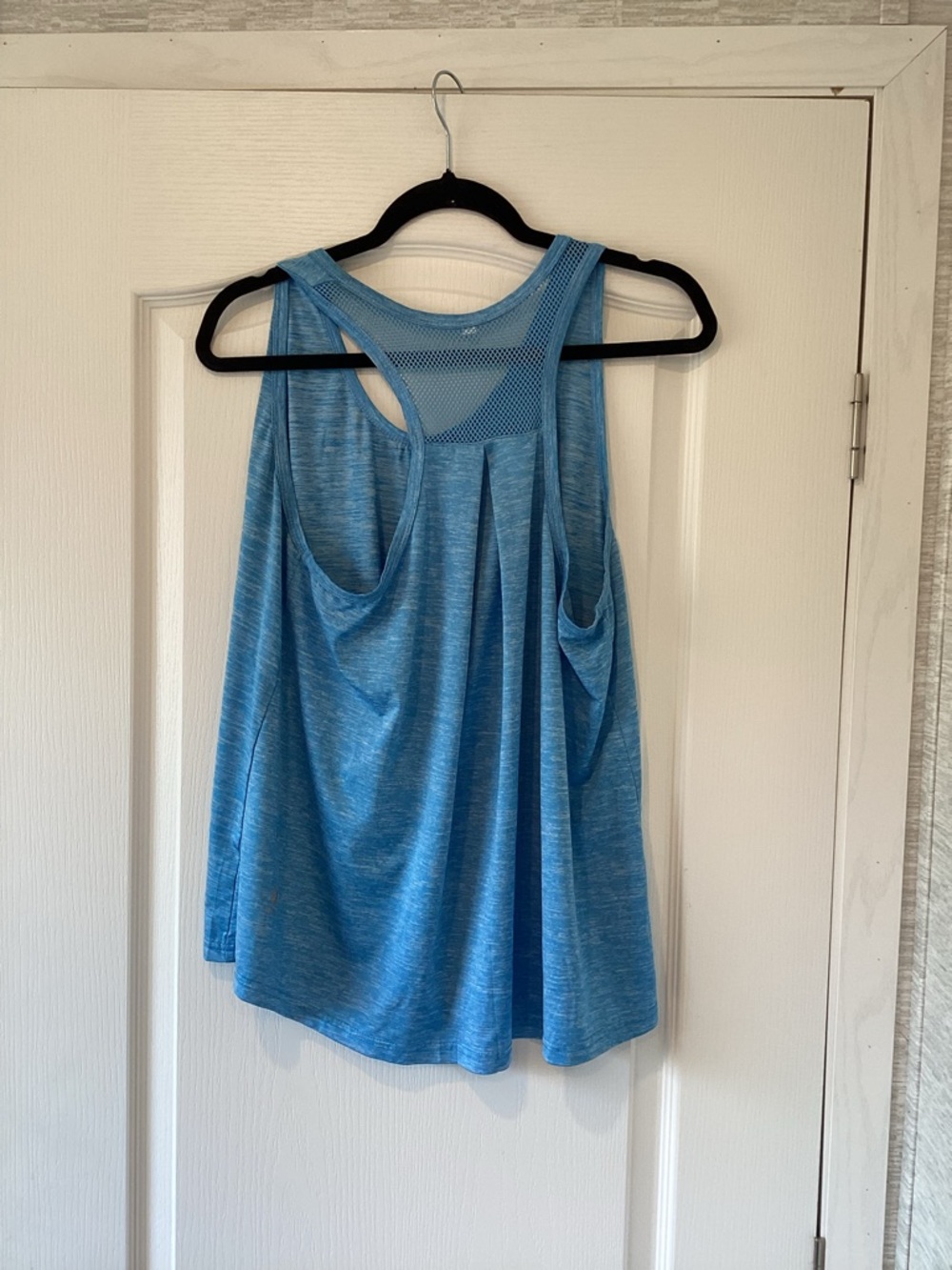 Women's Blue Performance Cross-Back Tank Top XL EUC - Picture 3 of 4